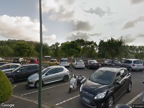 UN GROUPE D'IMMEUBLES