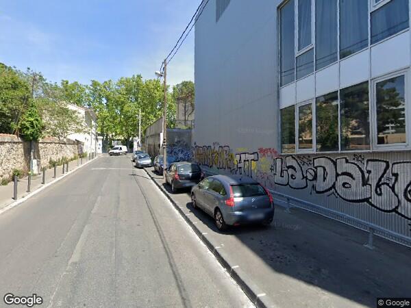 UN  LOCAL À USAGE D'ENTREPÔT