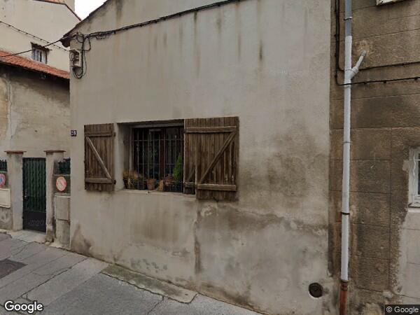 UNE MAISON D'HABITATION