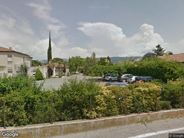 DEUX LOCAUX À USAGE D'HABITATION