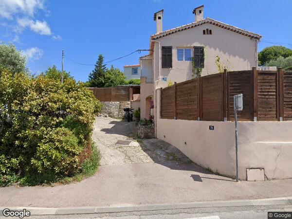 DEUX LOCAUX COMMERCIAUX