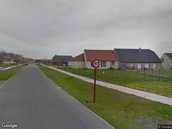 UN IMMEUBLE D'HABITATION
