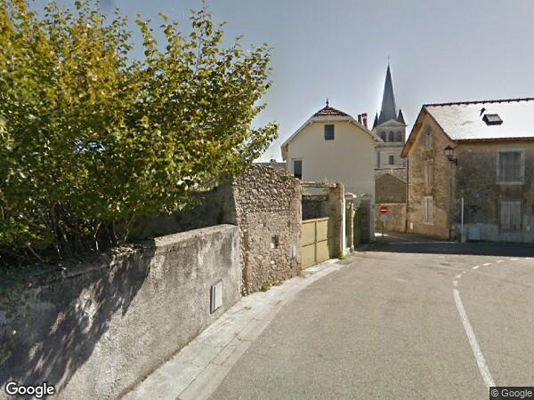 UNE  MAISON D'HABITATION