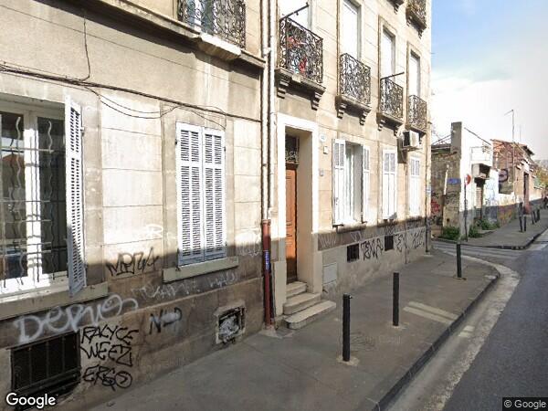 UN APPARTEMENT