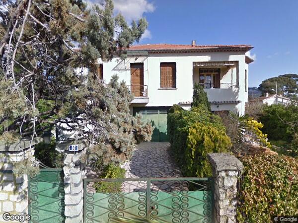 UNE MAISON À USAGE D'HABITATION