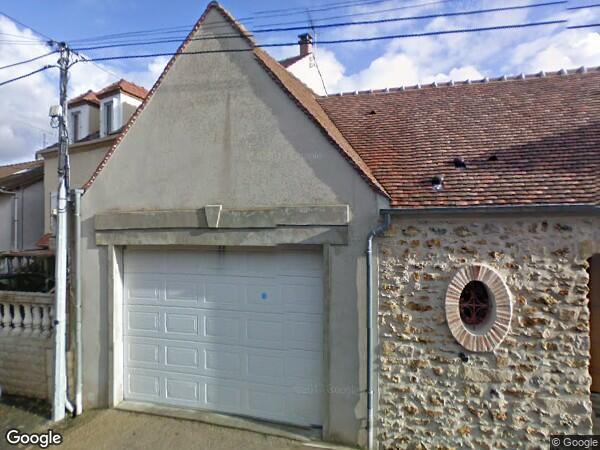 UN IMMEUBLE D'HABITATION