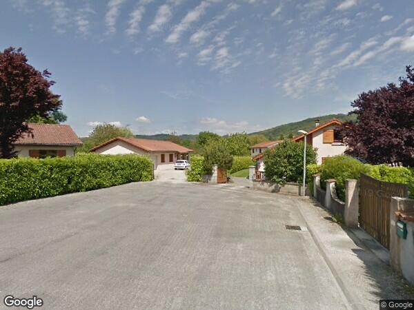 UNE MAISON À USAGE D'HABITATION