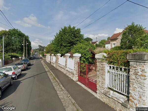 UNE  MAISON D'HABITATION