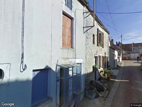 UNE MAISON D'HABITATION 