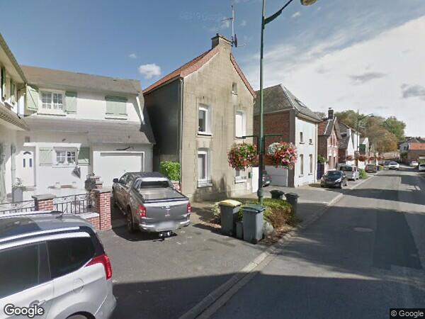 UN IMMEUBLE D'HABITATION