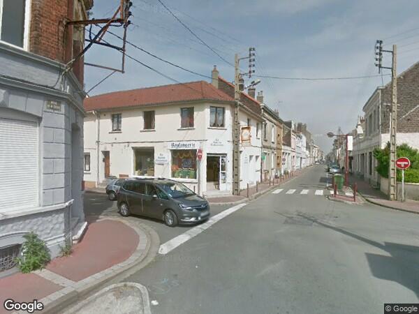 UN IMMEUBLE D'HABITATION