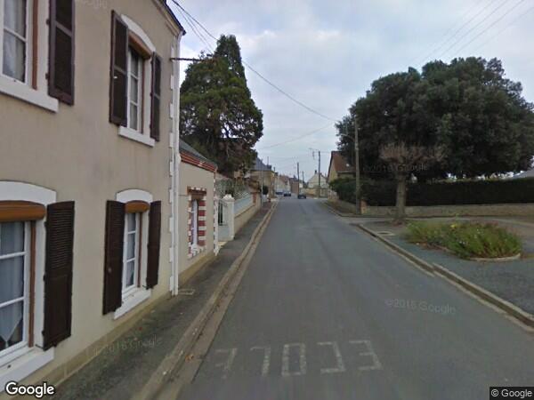 DES PARCELLES  EN NATURE DE TERRE UN ENSEMBLE DE BÂTIMENT