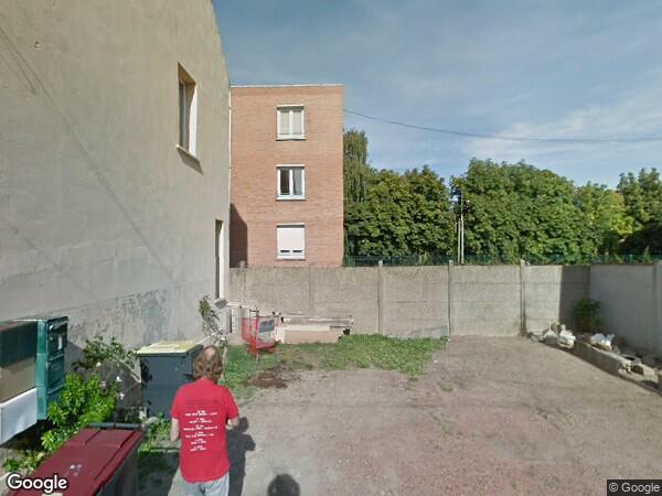 UN IMMEUBLE D'HABITATION