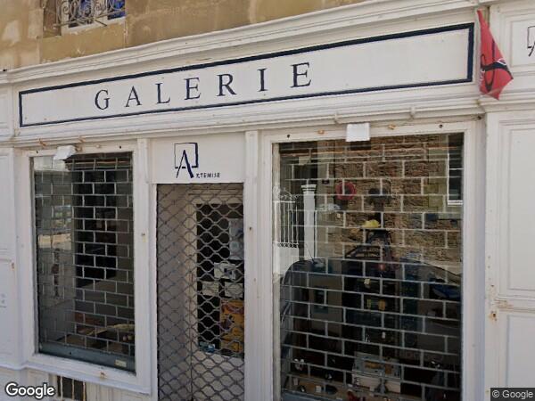 UNE MAISON D'HABITATION BOURGEOISE