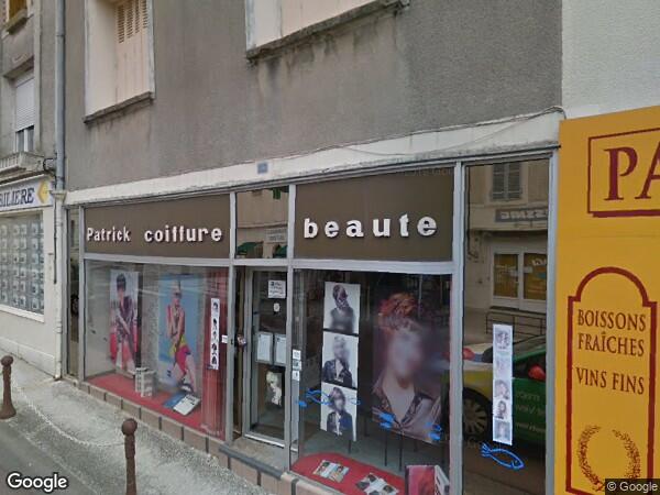 UN IMMEUBLE À USAGE COMMERCIAL ET D'HABITATION 