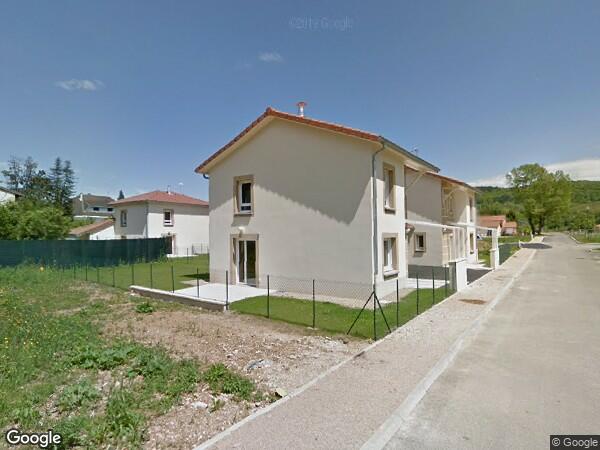 UNE MAISON