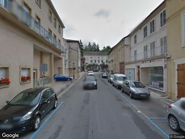 UN IMMEUBLE D'HABITATION
