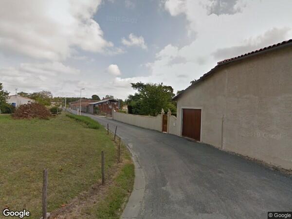 UNE MAISON