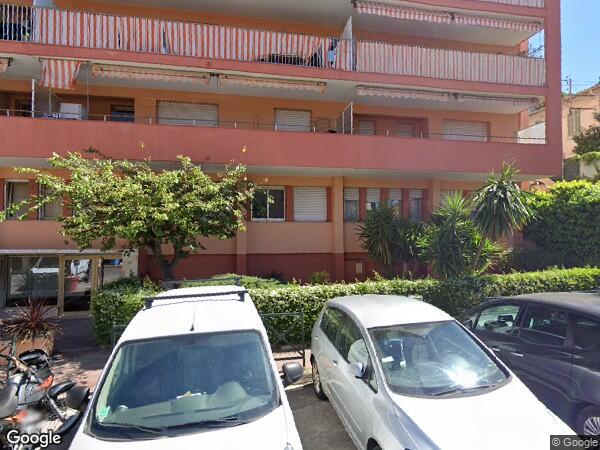 UN APPARTEMENT