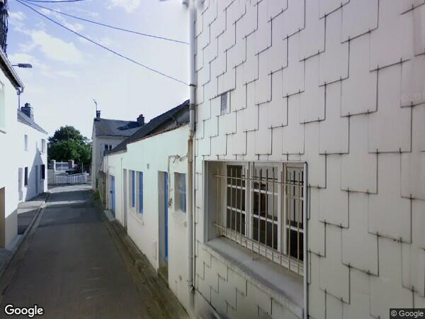 UN IMMEUBLE 