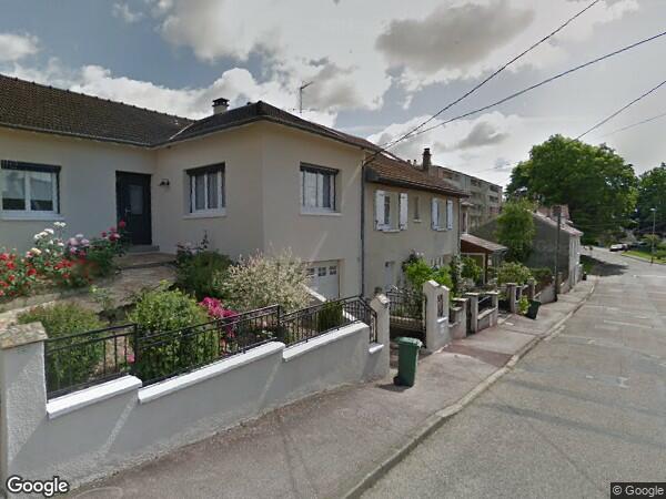 UN IMMEUBLE