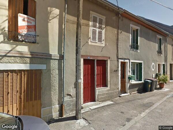 UNE MAISON