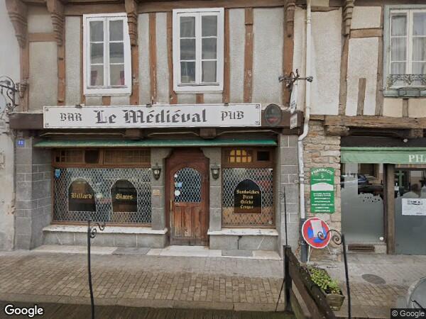 UN IMMEUBLE 