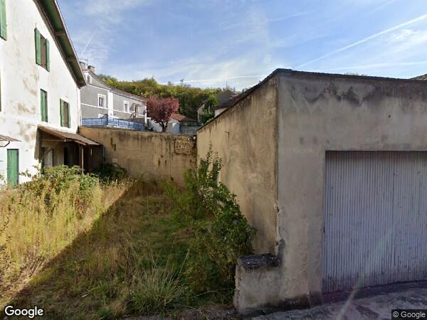 UN IMMEUBLE D'HABITATION