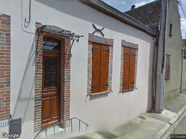 UNE  MAISON D’ HABITATION OCCUPÉE