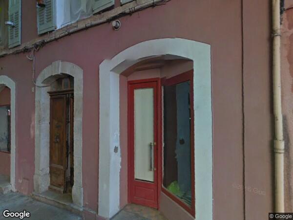 UNE  MAISON A USAGE D'HABITATION