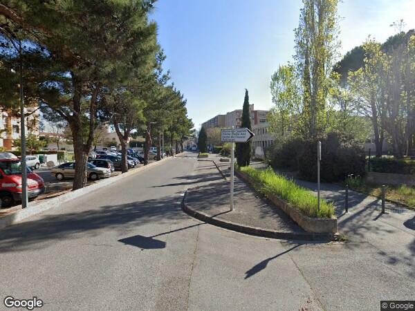 UN  APPARTEMENT +  UNE CAVE +  UN EMPLACEMENT DE PARKING