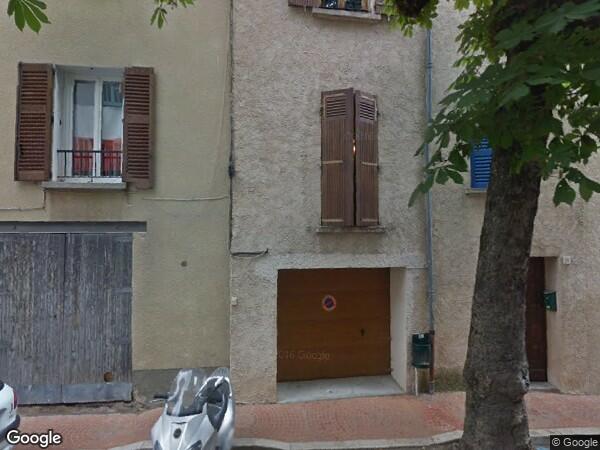 UNE  MAISON À USAGE D’ HABITATION