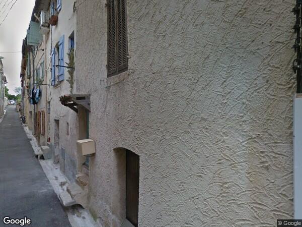 UN  APPARTEMENT DE TYPE STUDIO + UNE CAVE