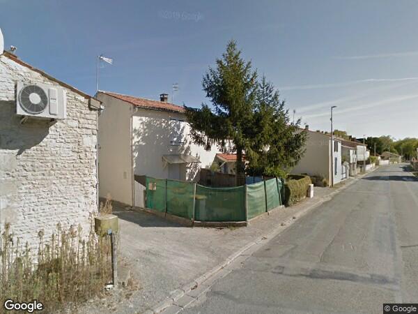 UNE  MAISON D'HABITATION