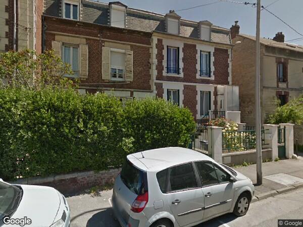 UNE  MAISON A USAGE D'HABITATION