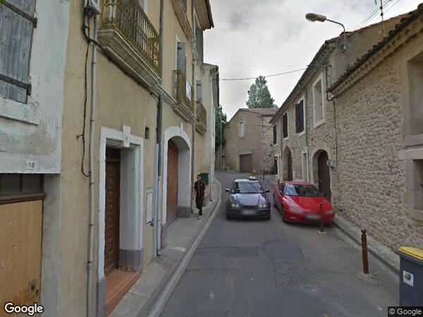 UN  APPARTEMENT A USAGE D'HABITATION AVEC EMPLACEMENT DE STATIONNEMENT COUVERT