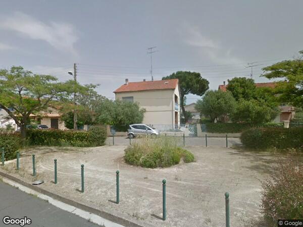 UNE  VILLA