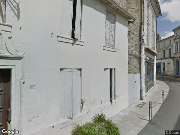 UN  IMMEUBLE COMPRENANT 4 APPARTEMENTS