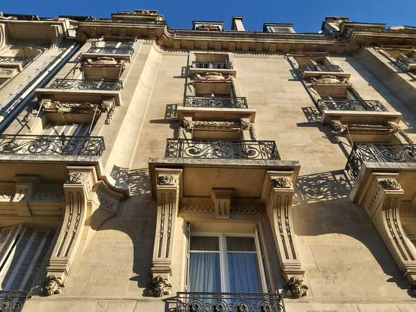 UN APPARTEMENT