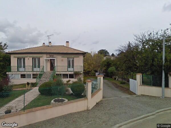 UNE  MAISON A USAGE D'HABITATION AVEC JARDIN