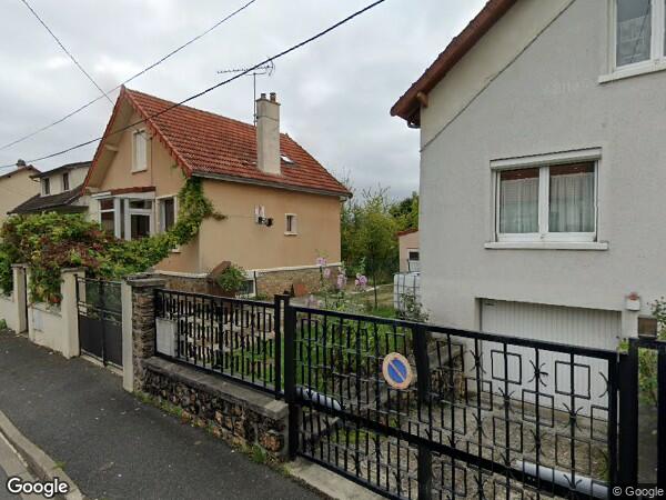 UNE  MAISON D'HABITATION
