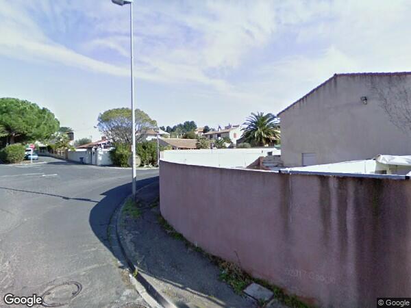 UNE  MAISON D'HABITATION