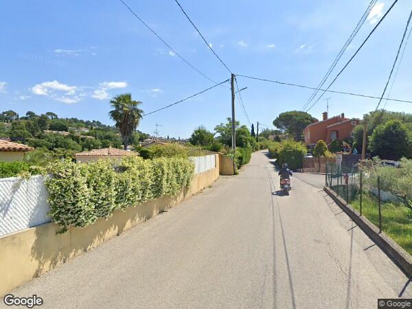 UNE PROPRIÉTÉ COMPRENANT UNE VILLA AVEC POOL-HOUSE - PISCINE ET GARAGE DOUBLE