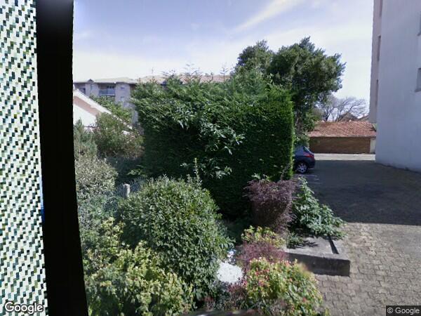 UN  STUDIO ET EMPLACEMENT DE STATIONNEMENT