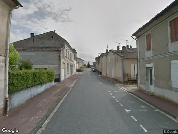 UNE  MAISON D'HABITATION