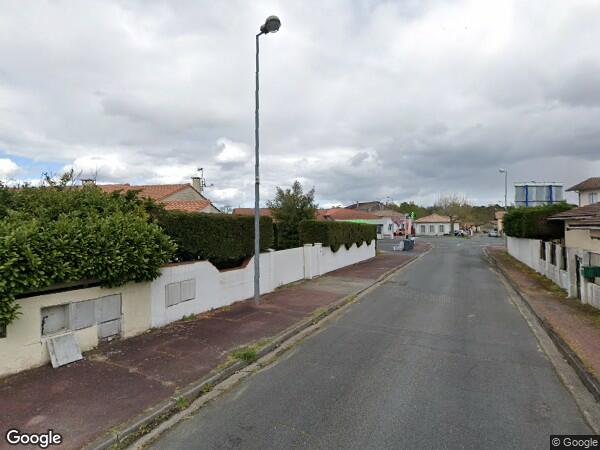 UNE  MAISON D'HABITATION