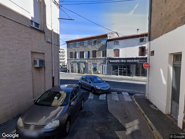 UN  ENSEMBLE IMMOBILIER