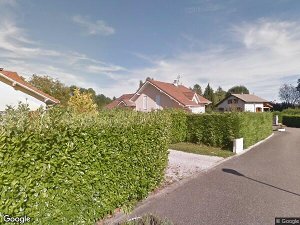 UNE  MAISON D'HABITATION AVEC TERRAIN ATTENANT