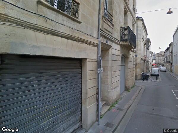 UN  APPARTEMENT DE TYPE STUDIO