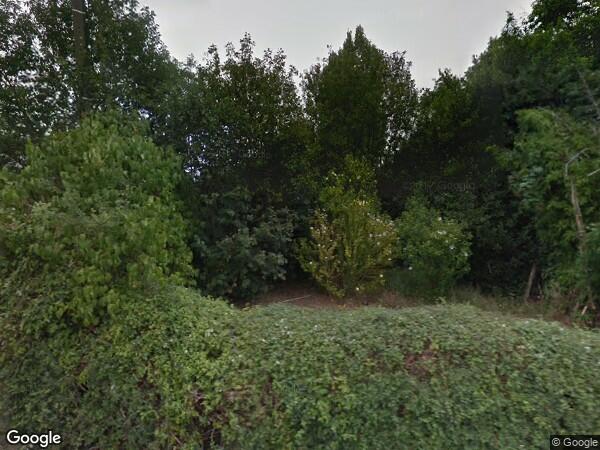 UNE  MAISON A USAGE D'HABITATION AVEC PISCINE ET D'UN LOCAL COMMERCIAL